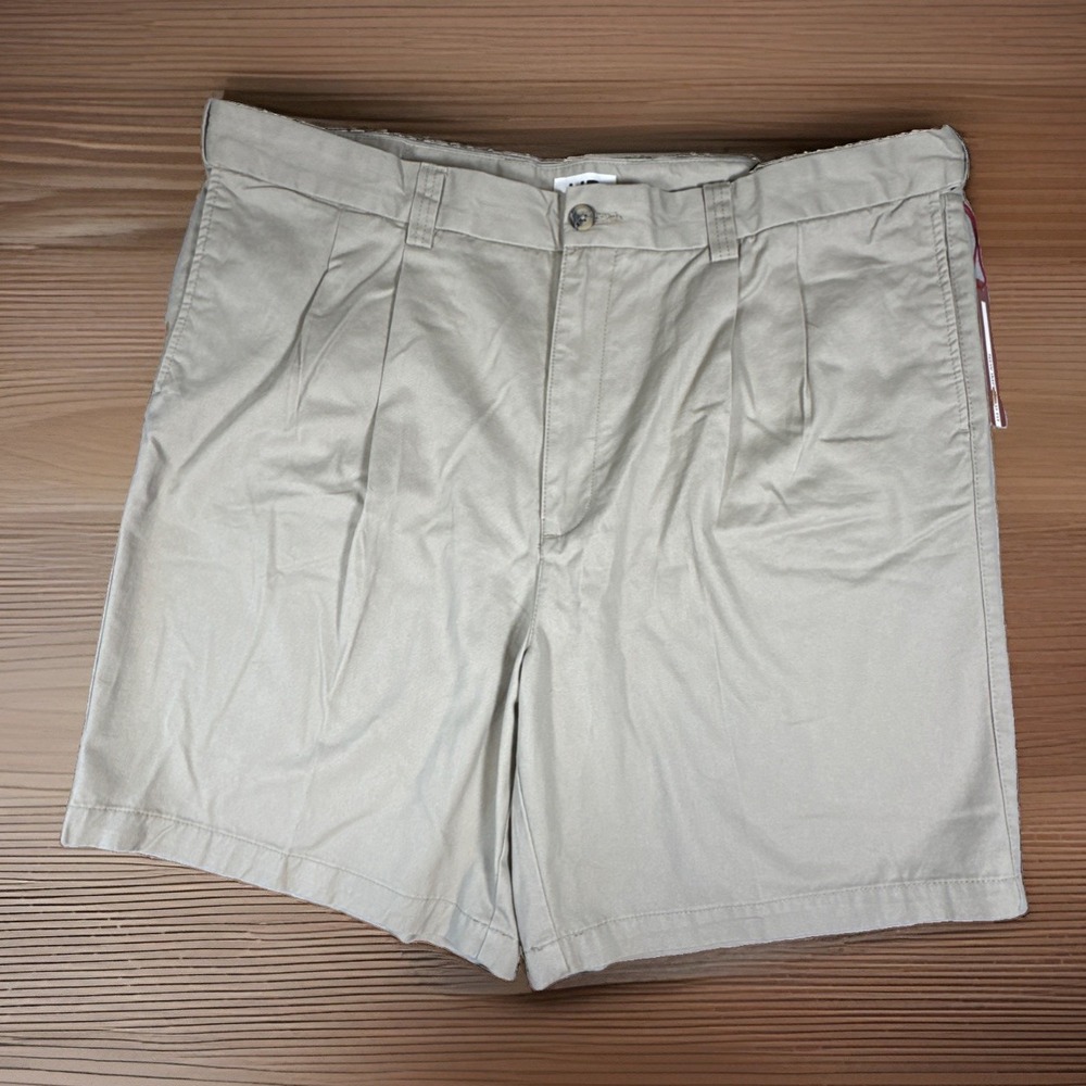 NWT HB Shorts Mens 44 Khaki Pleated Waist Relaxer Shorts Pockets Classic